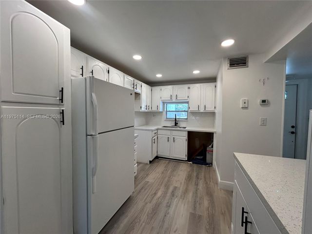 8962 S Hollybrook Blvd 202, Pembroke Pines, FL 33025