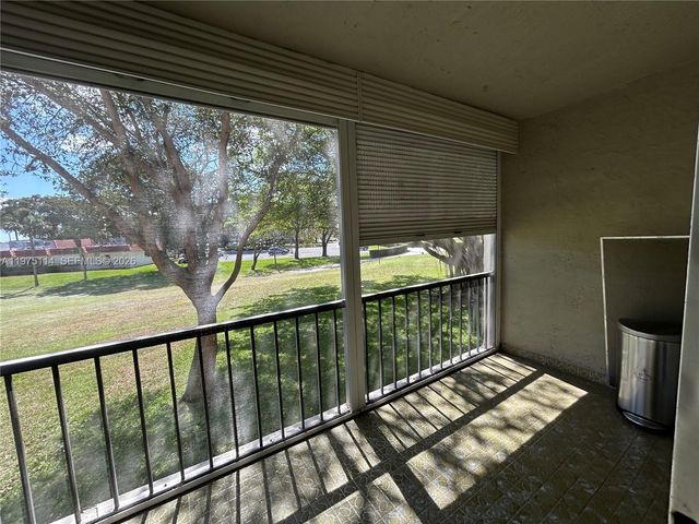 8962 S Hollybrook Blvd 202, Pembroke Pines, FL 33025