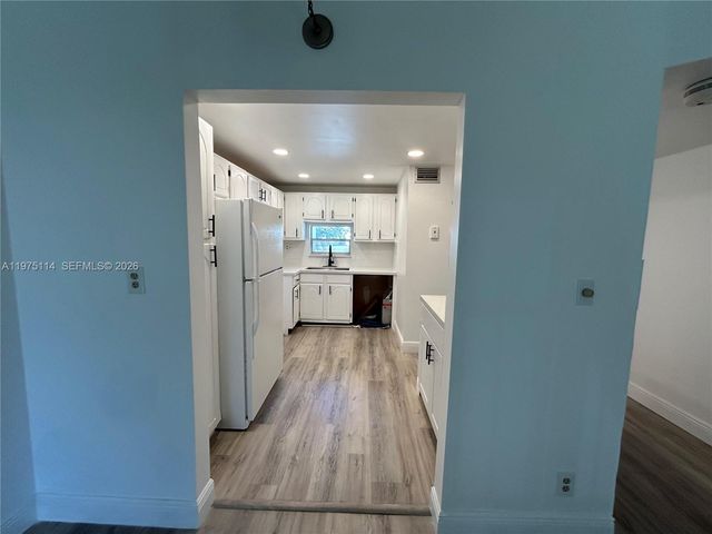 8962 S Hollybrook Blvd 202, Pembroke Pines, FL 33025