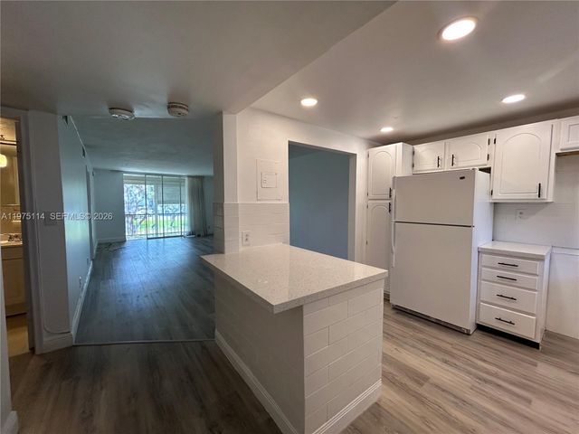 8962 S Hollybrook Blvd 202, Pembroke Pines, FL 33025