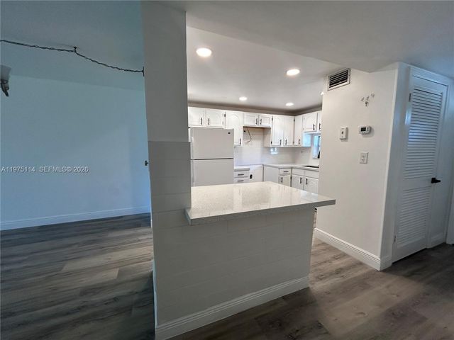 8962 S Hollybrook Blvd 202, Pembroke Pines, FL 33025