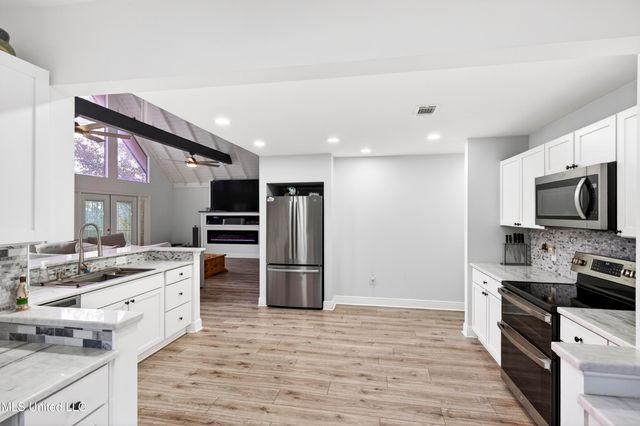 6670 Ahekolo Circle, Diamondhead, MS 39525