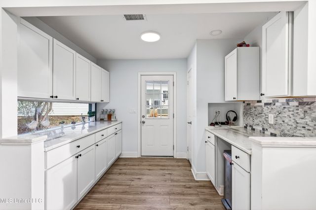 6670 Ahekolo Circle, Diamondhead, MS 39525