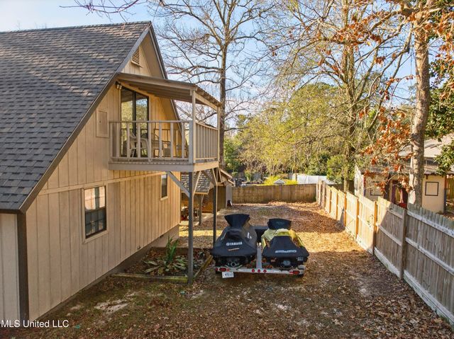 6670 Ahekolo Circle, Diamondhead, MS 39525