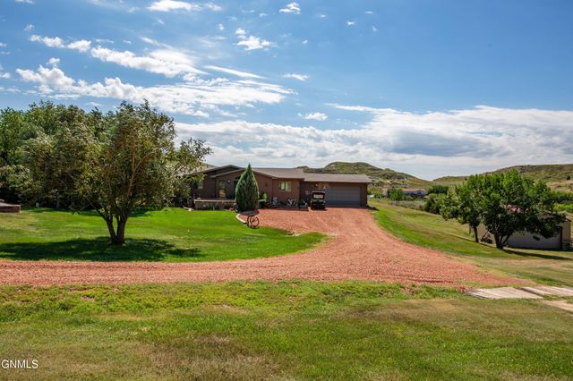 3535 East River Road S, Medora, ND 58645