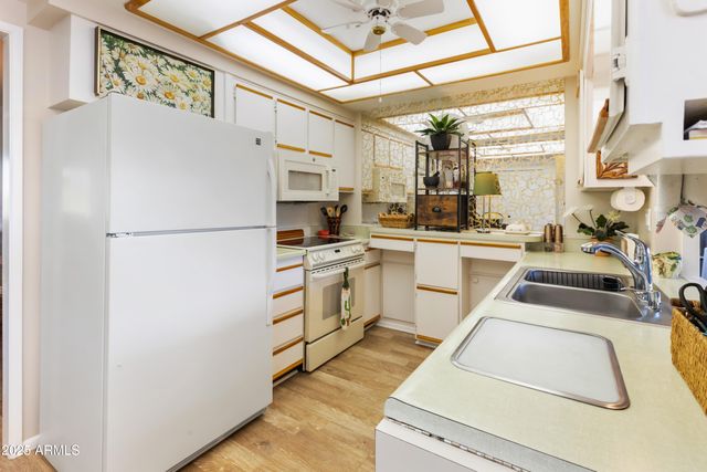 13807 N GARDEN COURT Drive, Sun City, AZ 85351