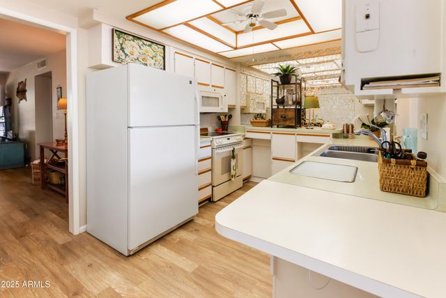 13807 N GARDEN COURT Drive, Sun City, AZ 85351