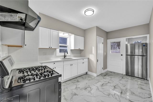 17512 Allien Avenue, Cleveland, OH 44111