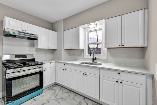 17512 Allien Avenue, Cleveland, OH 44111