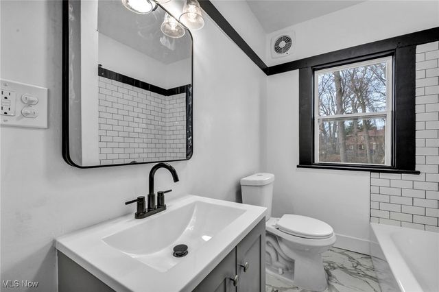 17512 Allien Avenue, Cleveland, OH 44111