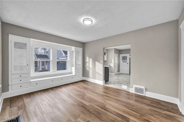 17512 Allien Avenue, Cleveland, OH 44111