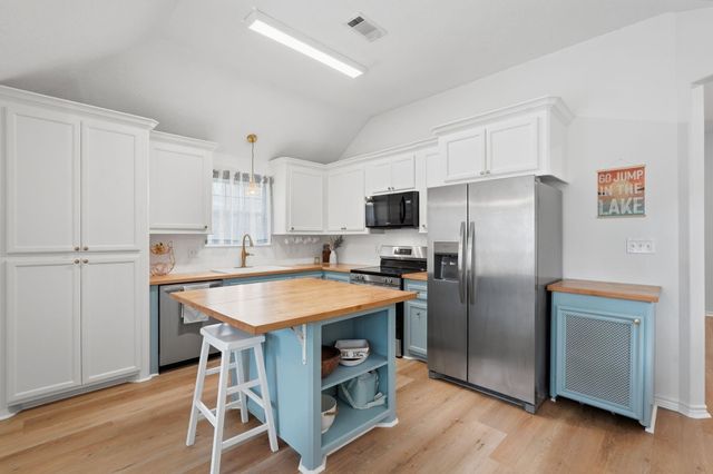 3202 Glenforest Drive, Montgomery, TX 77356