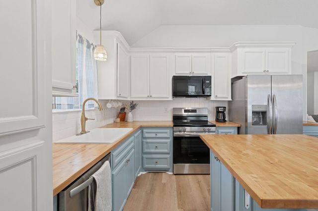 3202 Glenforest Drive, Montgomery, TX 77356