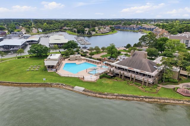 3202 Glenforest Drive, Montgomery, TX 77356