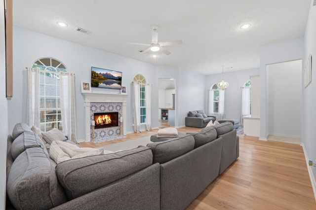 3202 Glenforest Drive, Montgomery, TX 77356