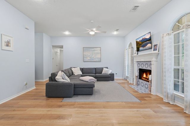 3202 Glenforest Drive, Montgomery, TX 77356