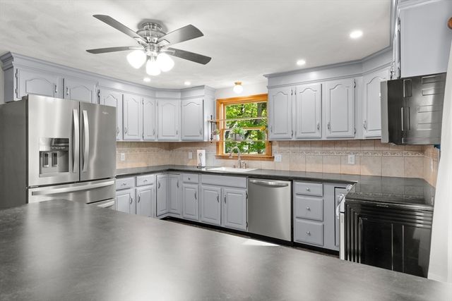 7 Byfield Rd, Groveland, MA 01834