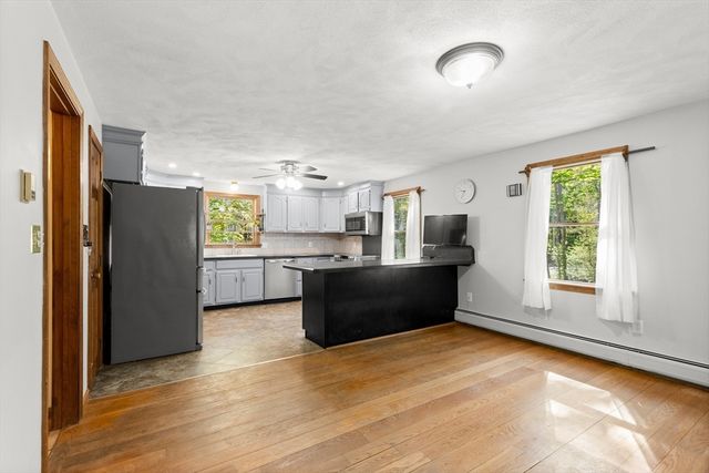 7 Byfield Rd, Groveland, MA 01834