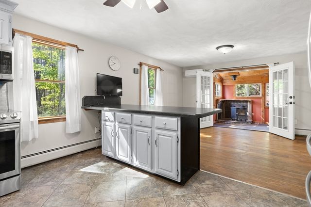 7 Byfield Rd, Groveland, MA 01834