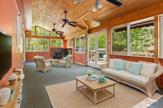 7 Byfield Rd, Groveland, MA 01834