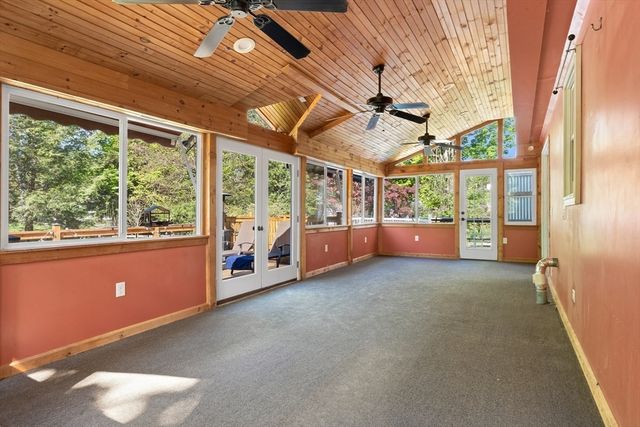 7 Byfield Rd, Groveland, MA 01834