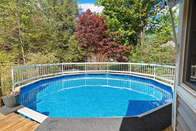 7 Byfield Rd, Groveland, MA 01834