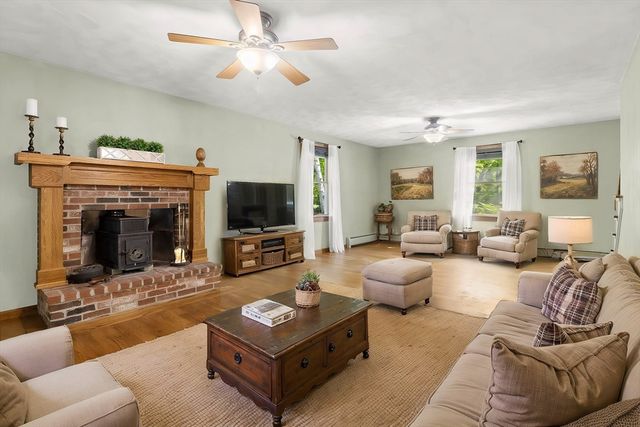 7 Byfield Rd, Groveland, MA 01834