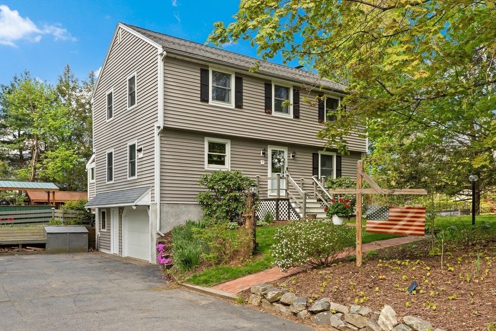 7 Byfield Rd, Groveland, MA 01834