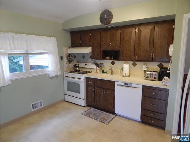 10 Lewis Road, Montvale, NJ 07645