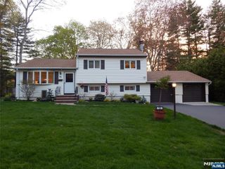10 Lewis Road, Montvale, NJ 07645