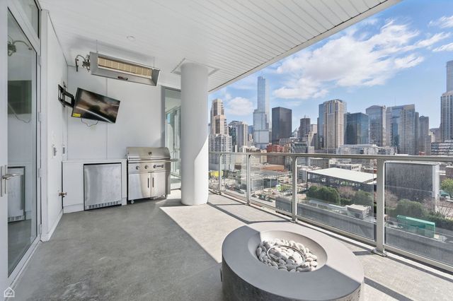 146 W Erie Street 1202, Chicago, IL 60654