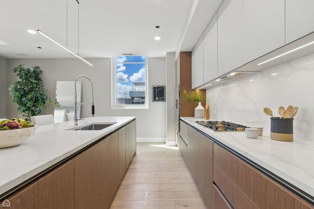 146 W Erie Street 1202, Chicago, IL 60654