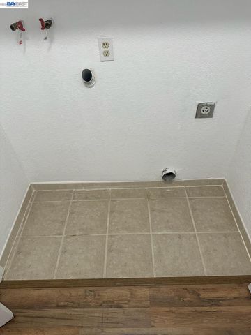 1544 Bailey road 3, Concord, CA 94521