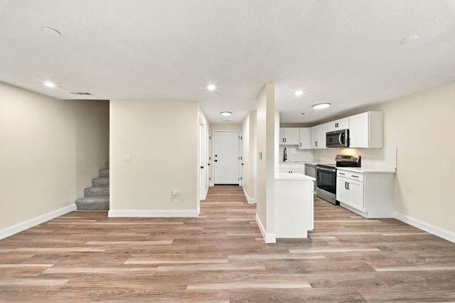 102 Elmwood Drive, Hudson, NH 03051