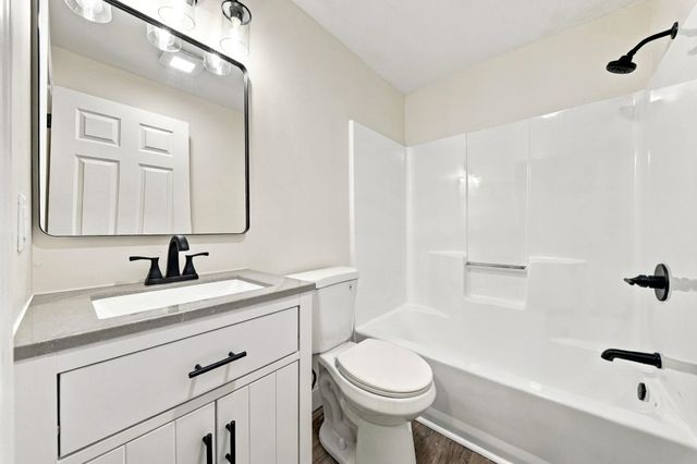 102 Elmwood Drive, Hudson, NH 03051