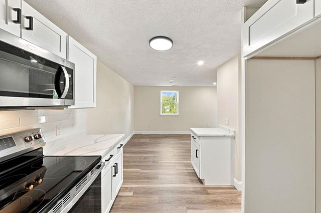 102 Elmwood Drive, Hudson, NH 03051