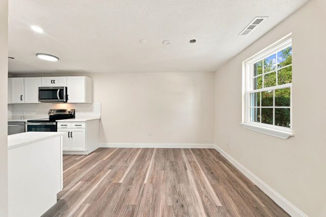 102 Elmwood Drive, Hudson, NH 03051