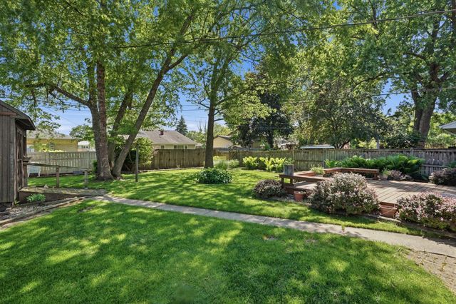 613 E Ash Place, Griffith, IN 46319