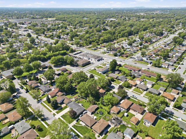 613 E Ash Place, Griffith, IN 46319