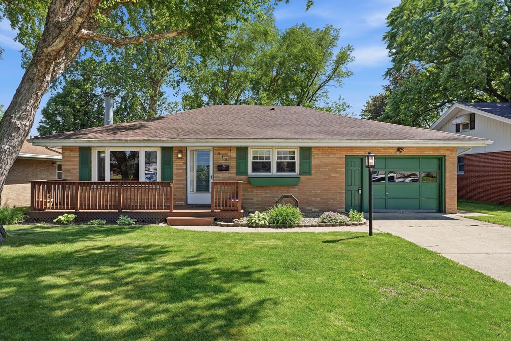 613 E Ash Place, Griffith, IN 46319