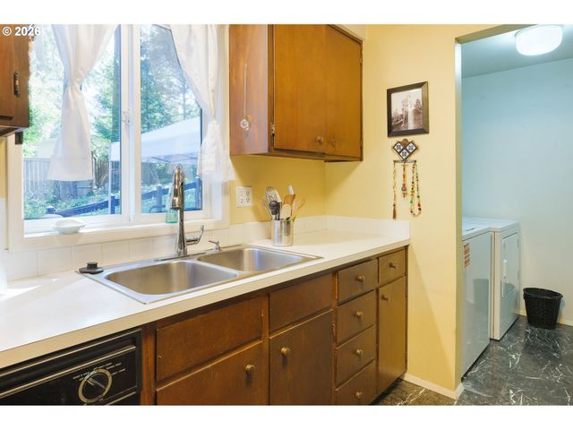 4425 HILYARD St, Eugene, OR 97405