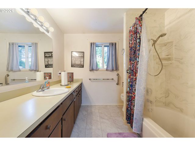 4425 HILYARD St, Eugene, OR 97405