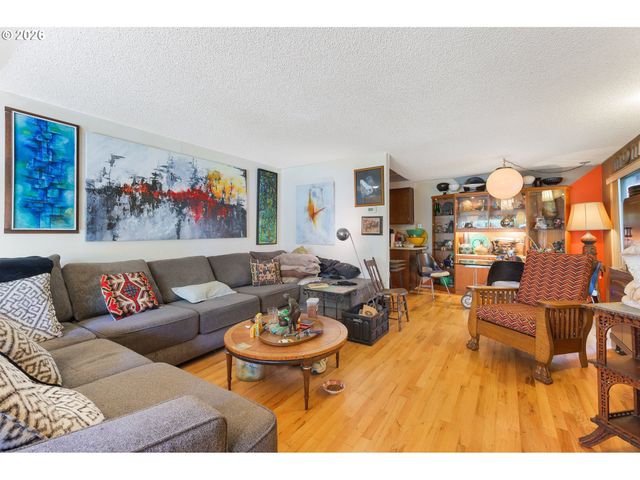 4425 HILYARD St, Eugene, OR 97405