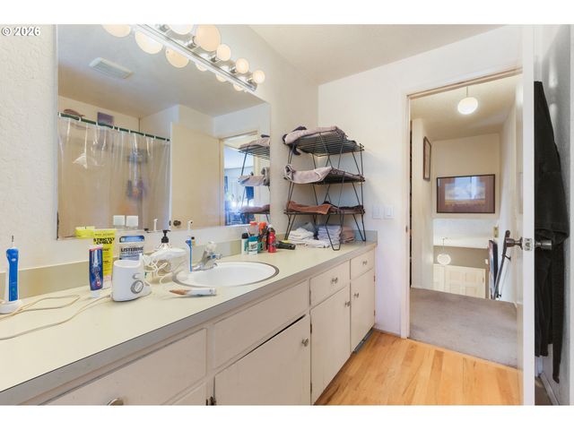 4425 HILYARD St, Eugene, OR 97405