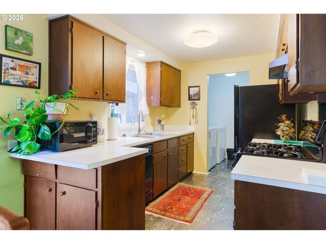 4425 HILYARD St, Eugene, OR 97405