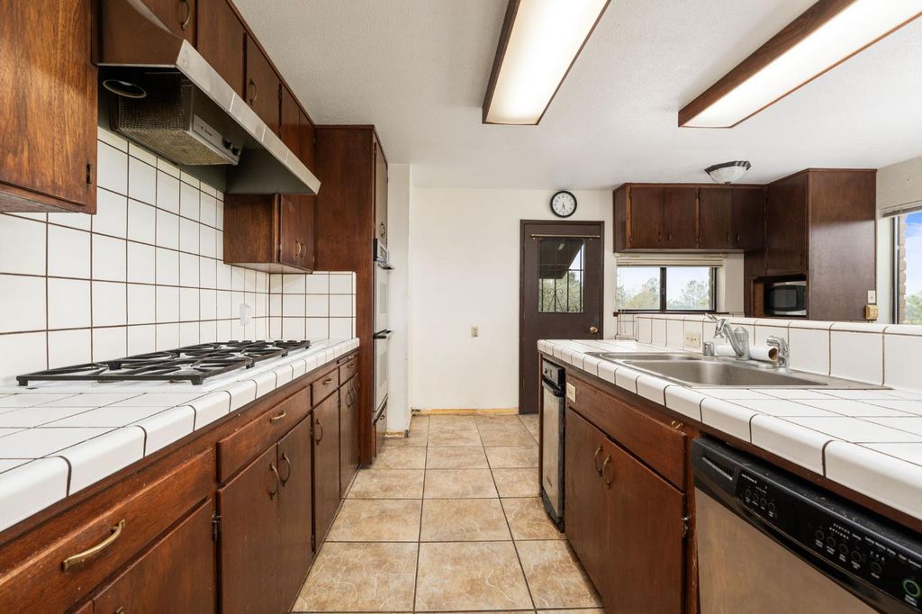 Image 33 of property listing at 35085 Auberry Rd, Auberry, CA 93602