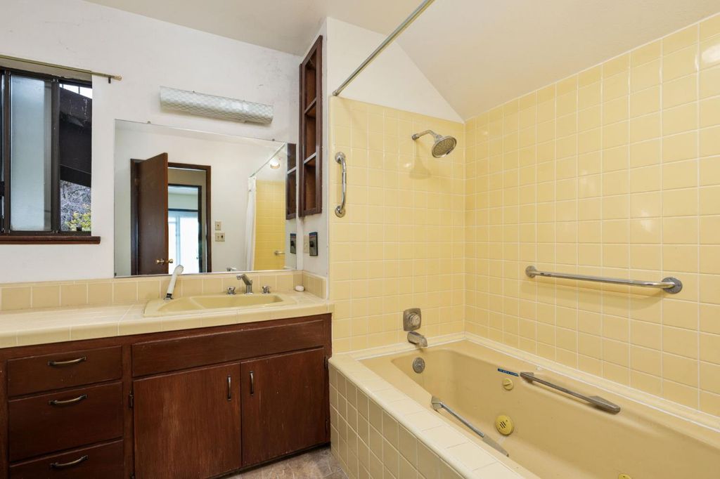 Image 56 of property listing at 35085 Auberry Rd, Auberry, CA 93602