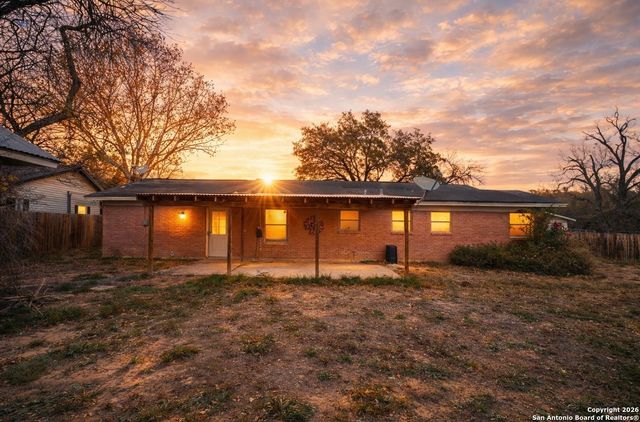 1001 Kathleen, Pleasanton, TX 78064