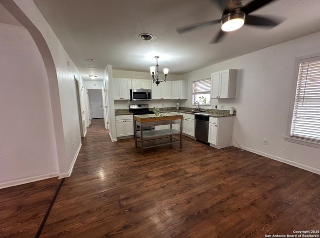 1001 Kathleen, Pleasanton, TX 78064