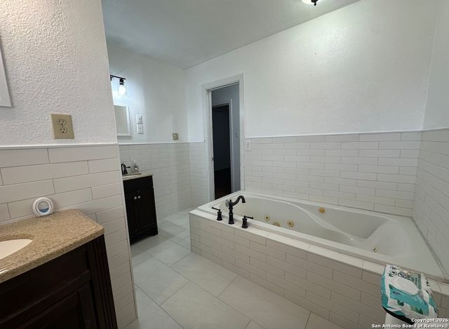 1001 Kathleen, Pleasanton, TX 78064